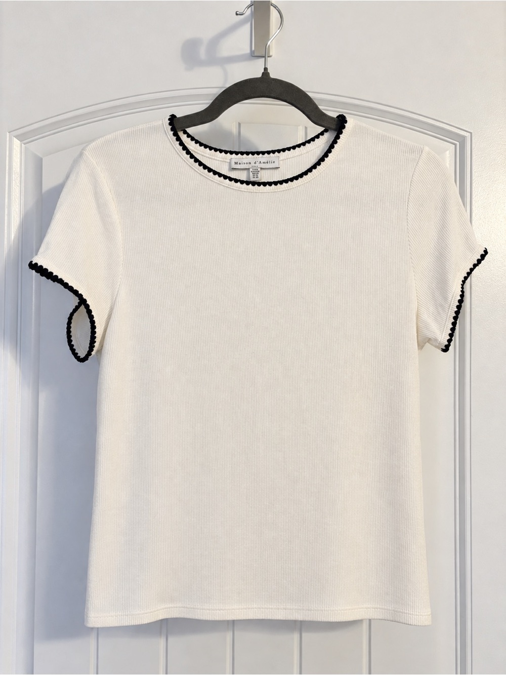 Maison d’Amélie Ribbed Contrast Trim Tee in White & Black Size Medium